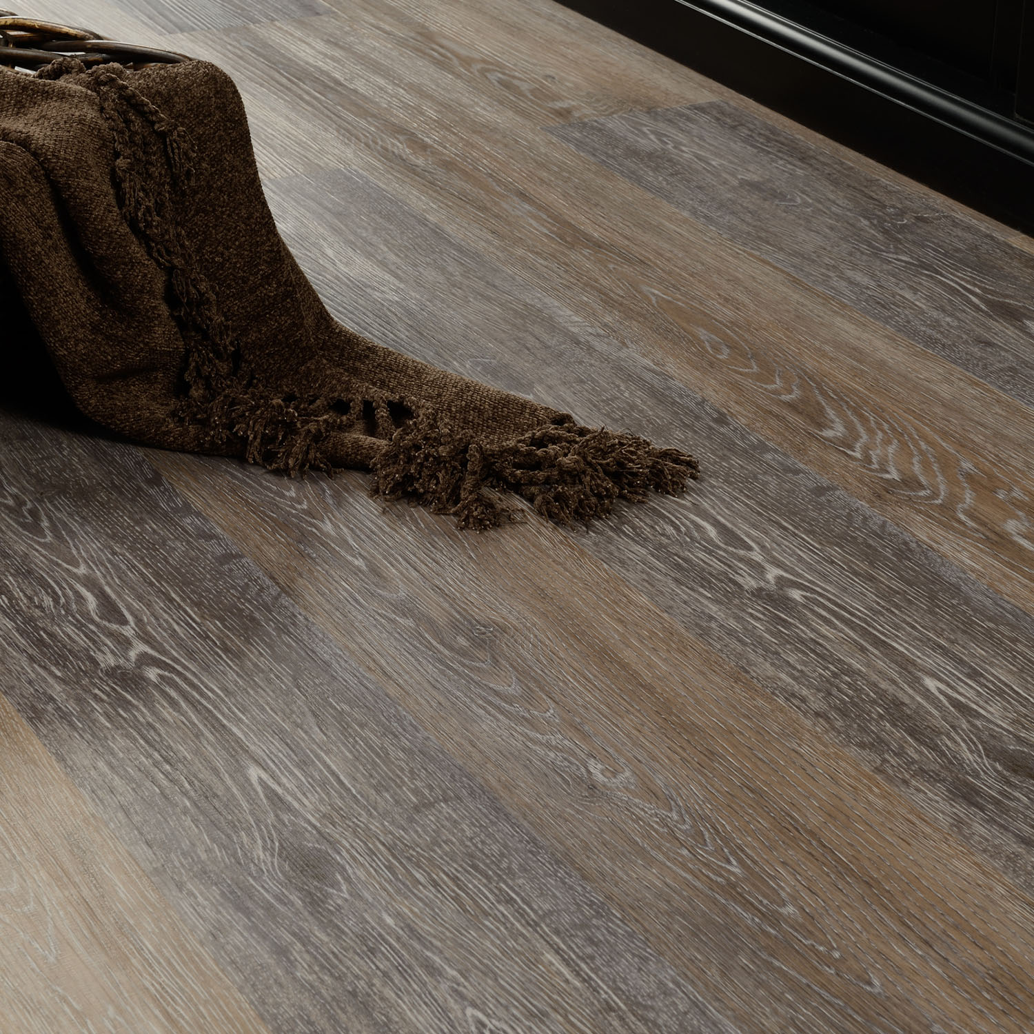 Silvertip_Room Argentum Luxury Vinyl