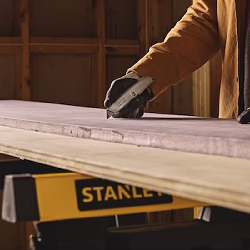 Utility Knife_5 STANLEY 6" Classic 99® Retractable Utility Knife